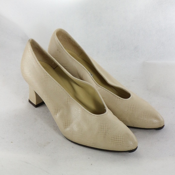 d'Rossana Shoes - D'Rossana Cream Point Toe Medium Height Heels